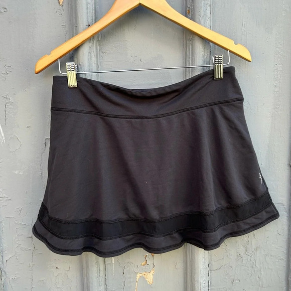 Tonic  Lily Skort, size Large - Picture 8 of 8